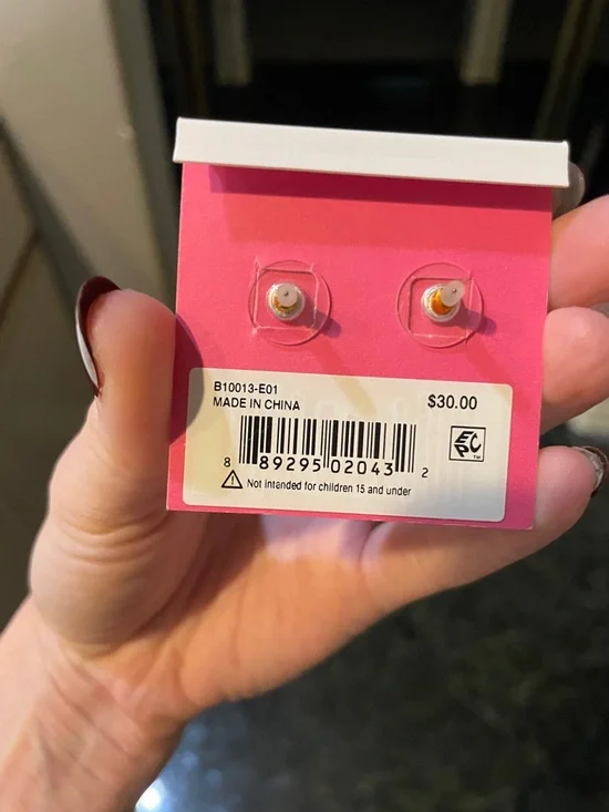 Betsey Johnson Mismatched Rose Earrings - Picture 4 of 4